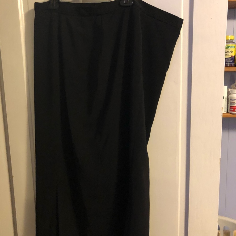 Mid-calf length Clifford & Wills lined black skirt